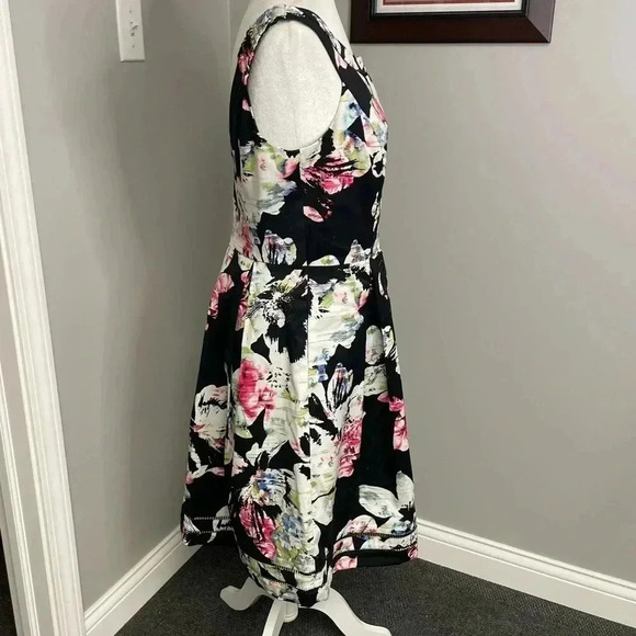 White House Black Market Black Floral Fit and Flare Dress Womens Size 10 - Picture 4 of 6